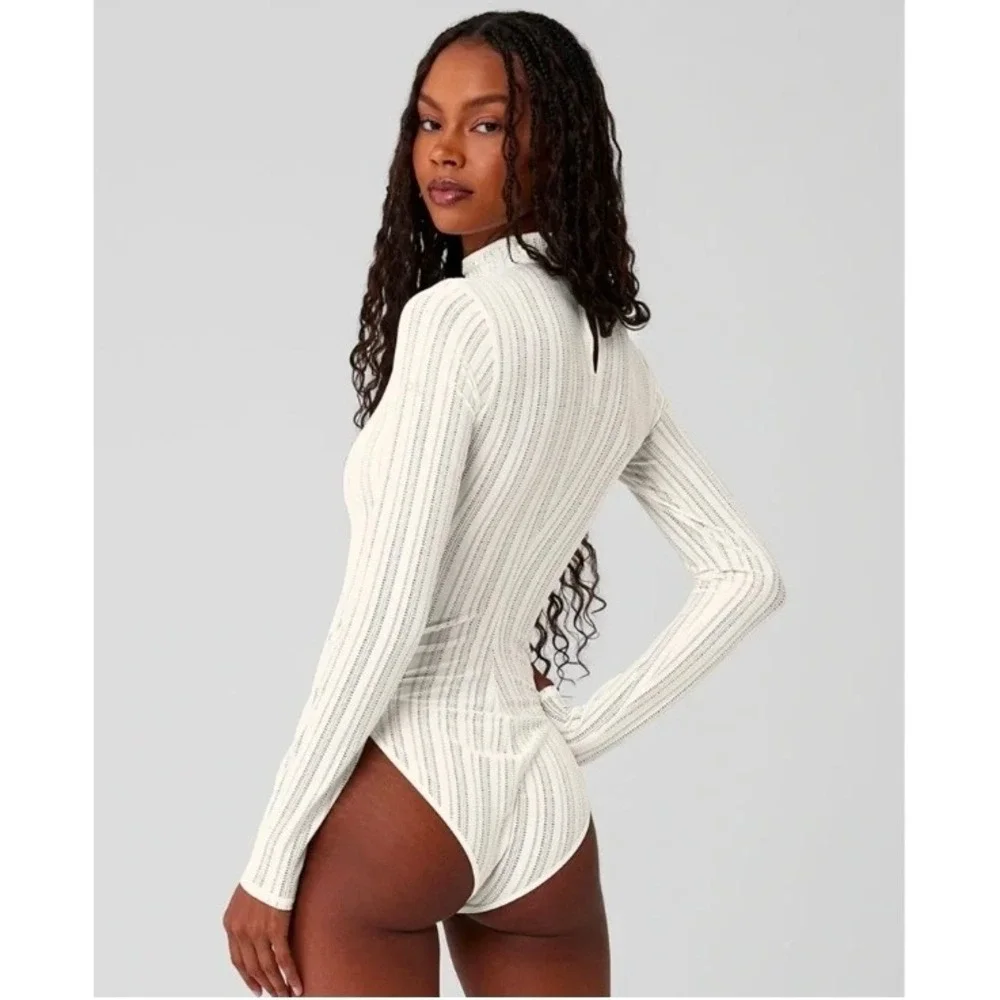 Alo Yoga Pointelle Mock Neck Streetwear  Festival Indis Sleaze Fashiongram